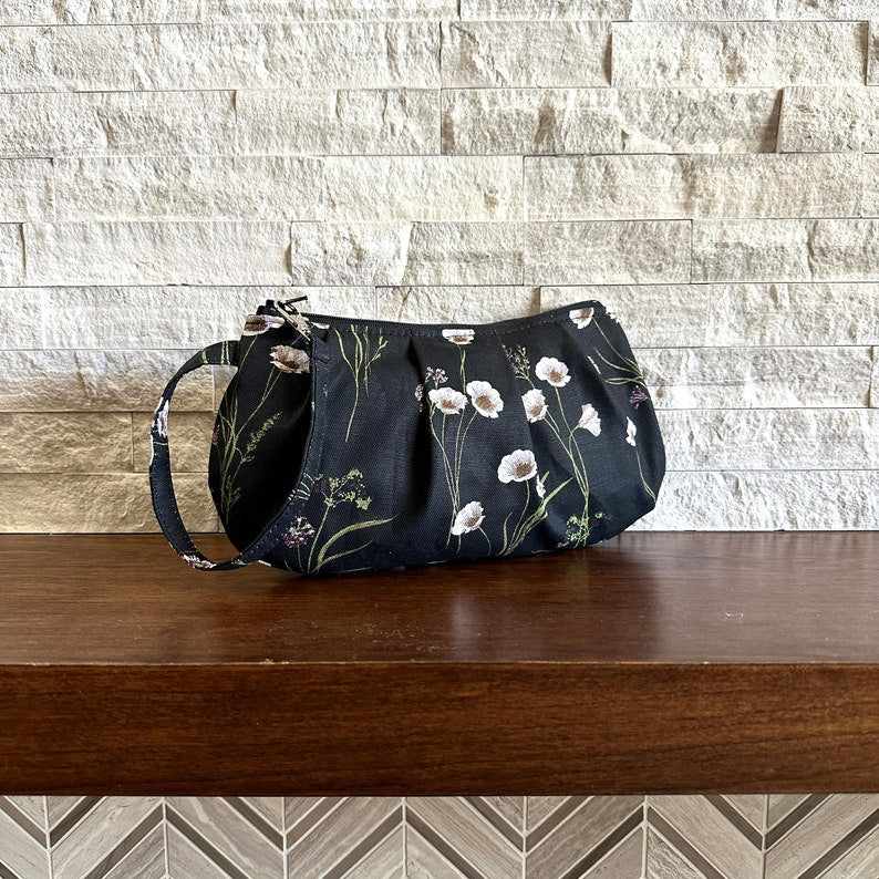 Pleated Wristlet Zipper Pouch - Dainty Florals Onyx