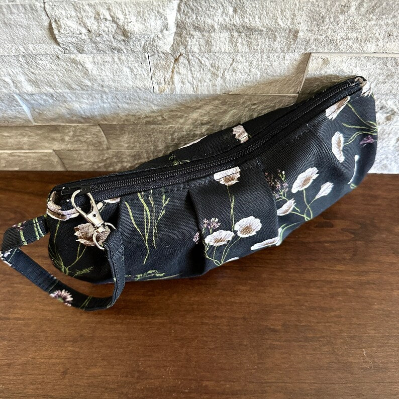 Pleated Wristlet Zipper Pouch - Dainty Florals Onyx