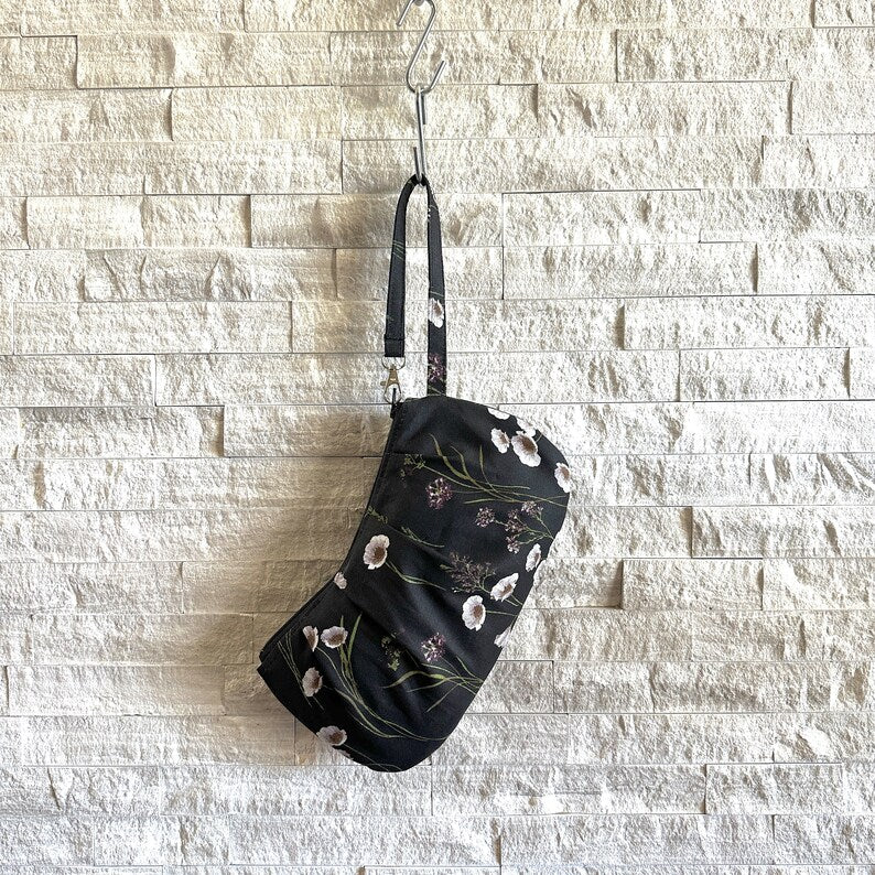Pleated Wristlet Zipper Pouch - Dainty Florals Onyx