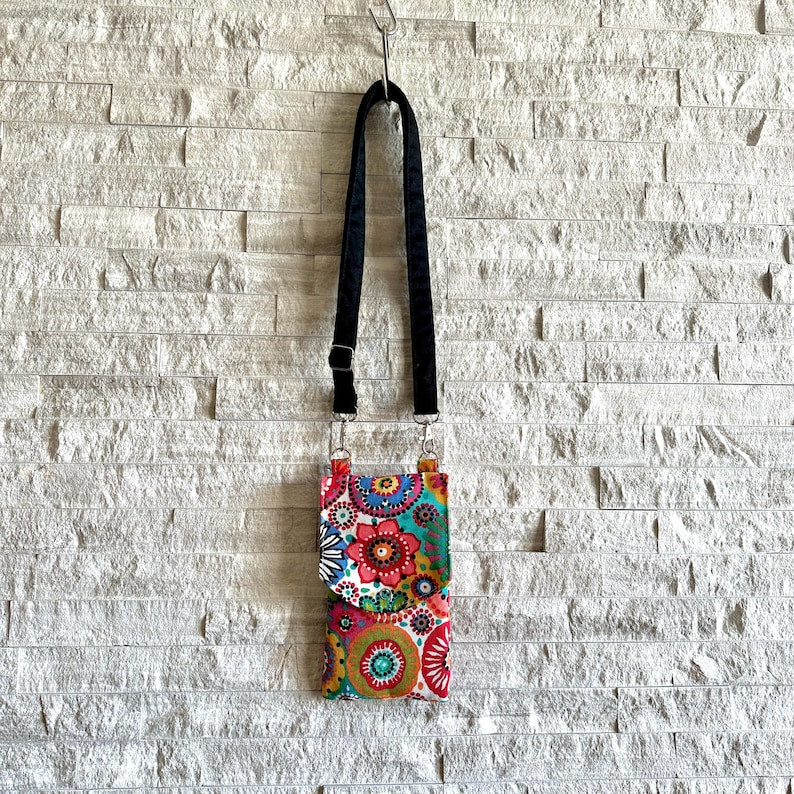 3-pocket cell phone bag - Doreen Punch