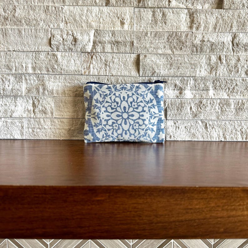 Zipper Pouches - Medallion On Blue