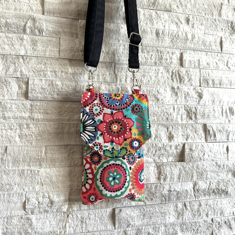 3-pocket cell phone bag - Doreen Punch
