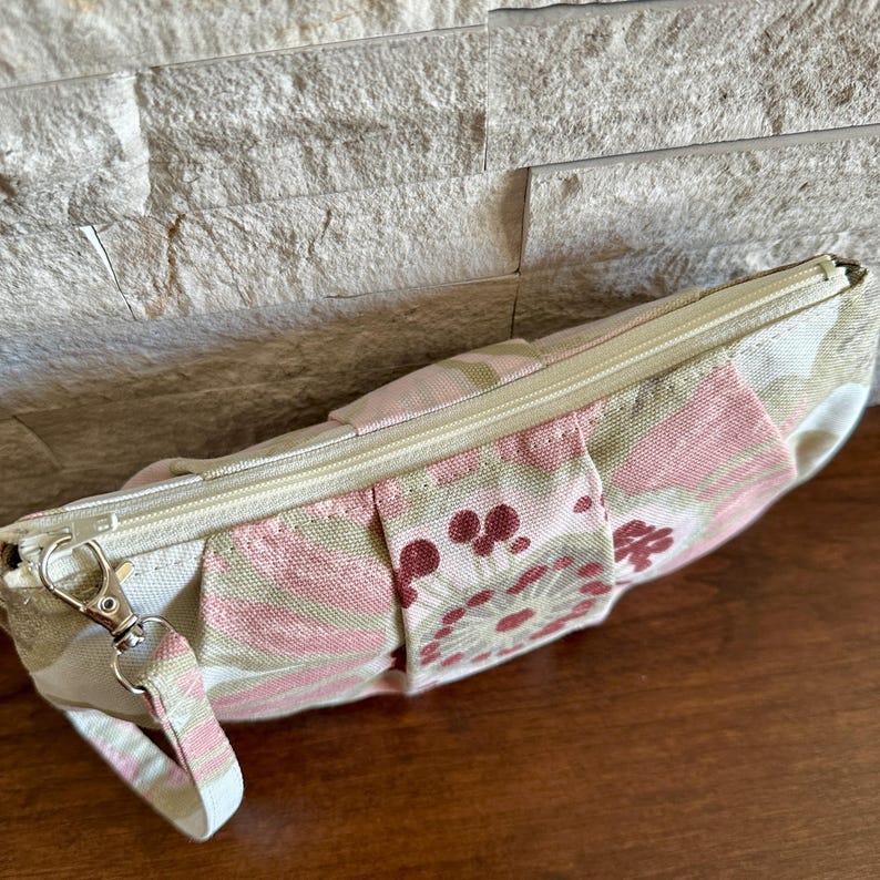 Pleated Wristlet Zipper Pouch - Verona Blossom
