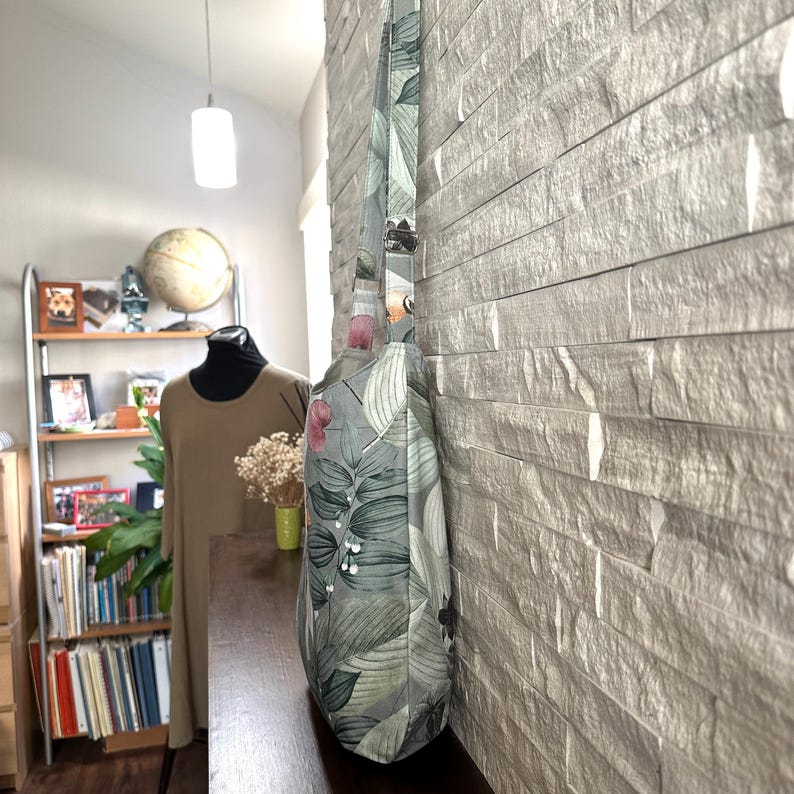 One Handle Hobo Bag - Wild Bird in Lichen