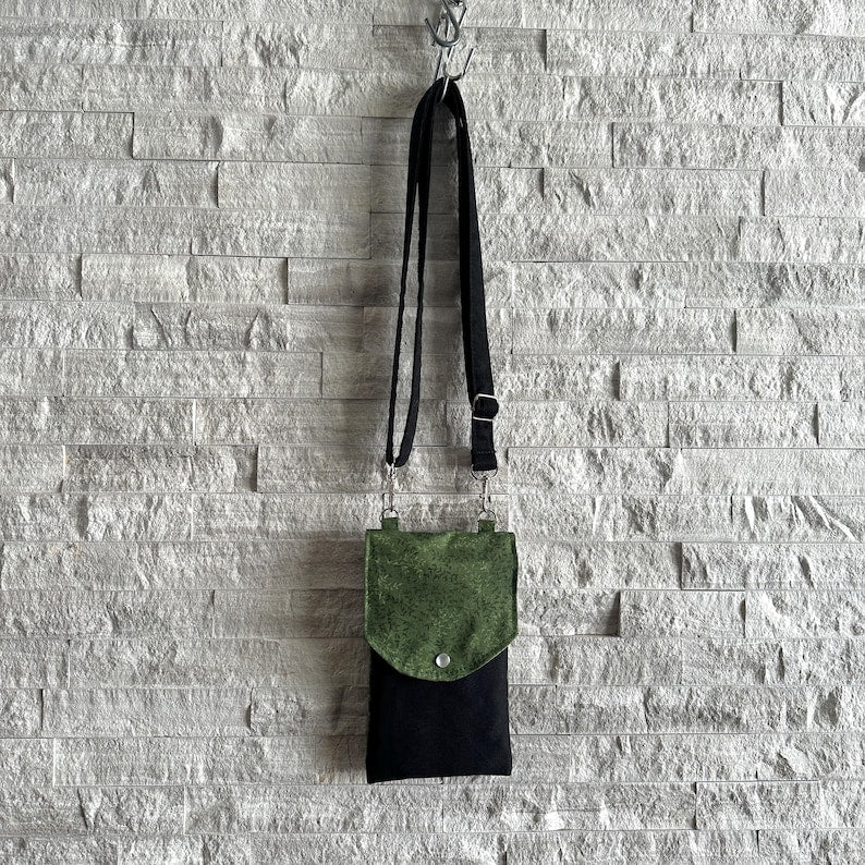 3-pocket cell phone bag - Green Tonal Vines