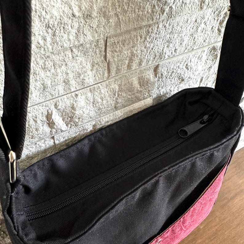 Trapezoid One Handle Hobo Bag - Leaves in Wine Red