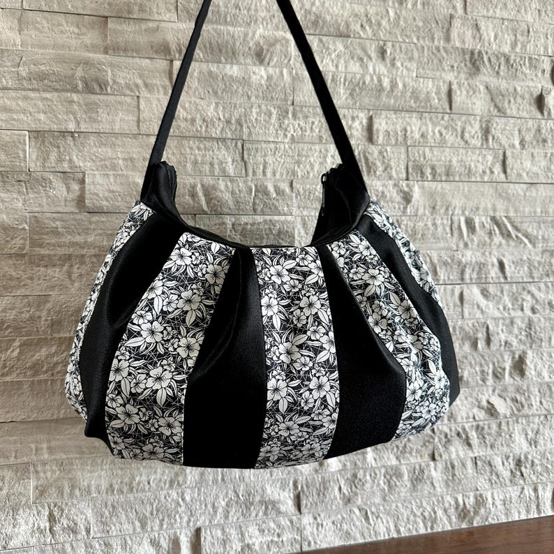 Pleated Bag // Shoulder Purse - Noir Hibiscus Elegant