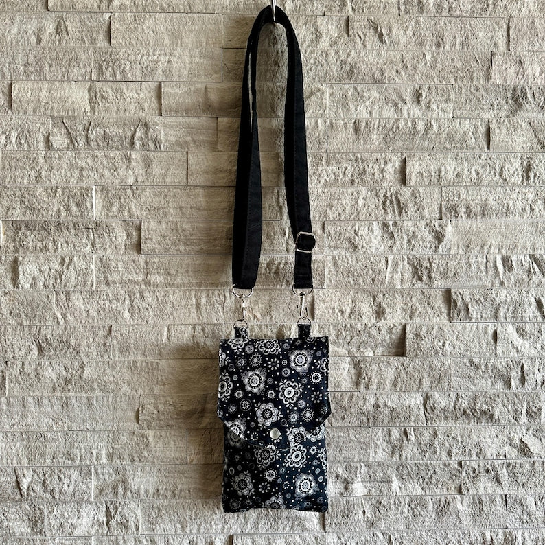 3-pocket cell phone bag - Monochrome Garden