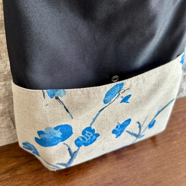 2 Pockets Hobo Bag w/ Adjustable Strap - Spring Song in Marina