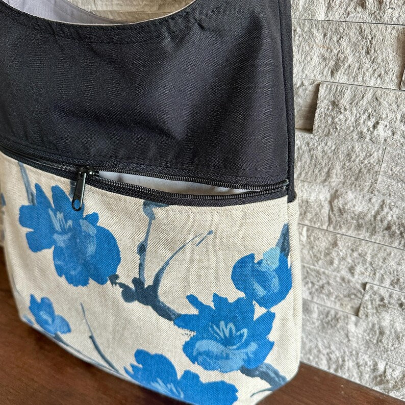 2 Pockets Hobo Bag w/ Adjustable Strap - Spring Song in Marina