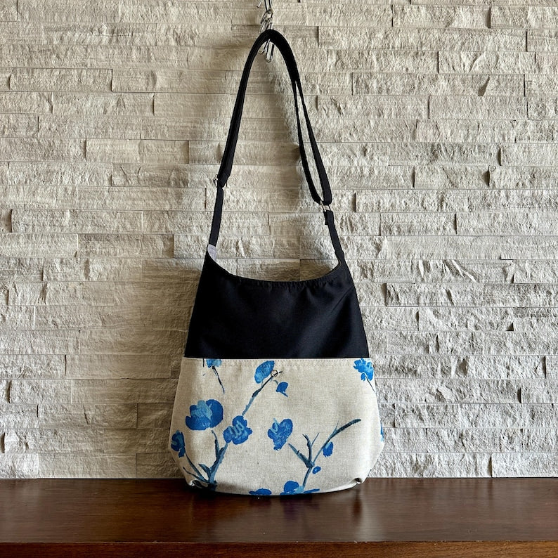 2 Pockets Hobo Bag w/ Adjustable Strap - Spring Song in Marina