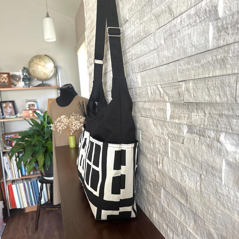 Zipped 4 Pockets Hobo Bag w/ Adjustable Strap - City Blocks