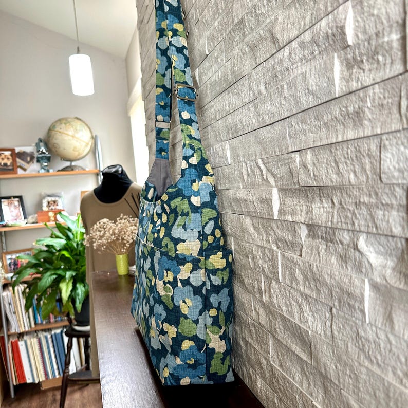 Zipped 4 Pockets Hobo Bag w/ Adjustable Strap - Bixby in Blue