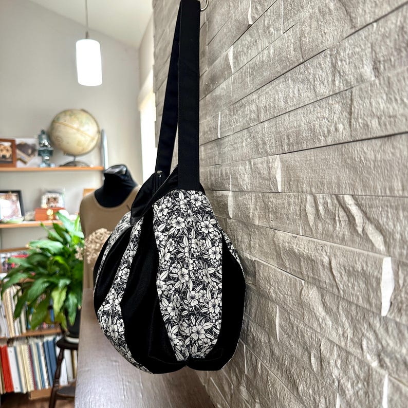 Pleated Bag // Shoulder Purse - Noir Hibiscus Elegant