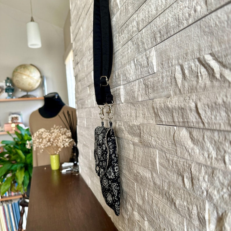 3-pocket cell phone bag - Monochrome Garden