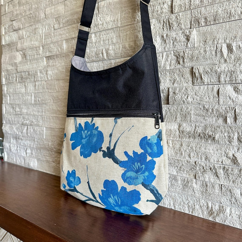 2 Pockets Hobo Bag w/ Adjustable Strap - Spring Song in Marina
